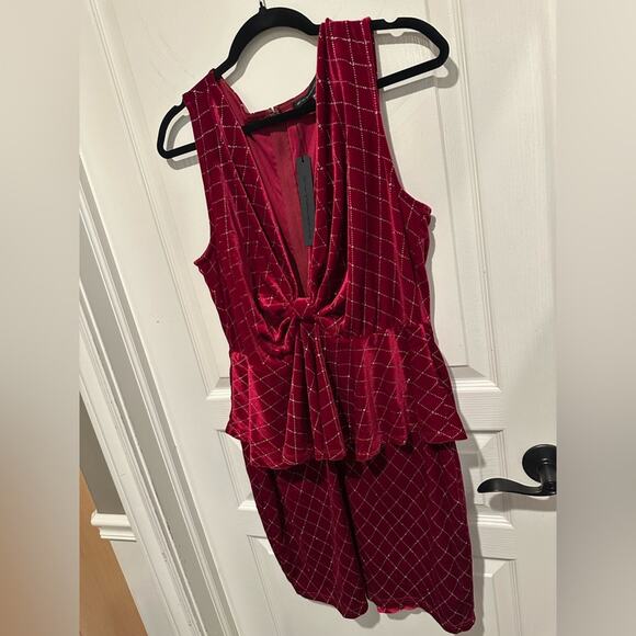 Elegant Burgundy Peplum Holiday Bodycon Dress with Diamond Pattern – Size 3XL - Picture 7 of 11